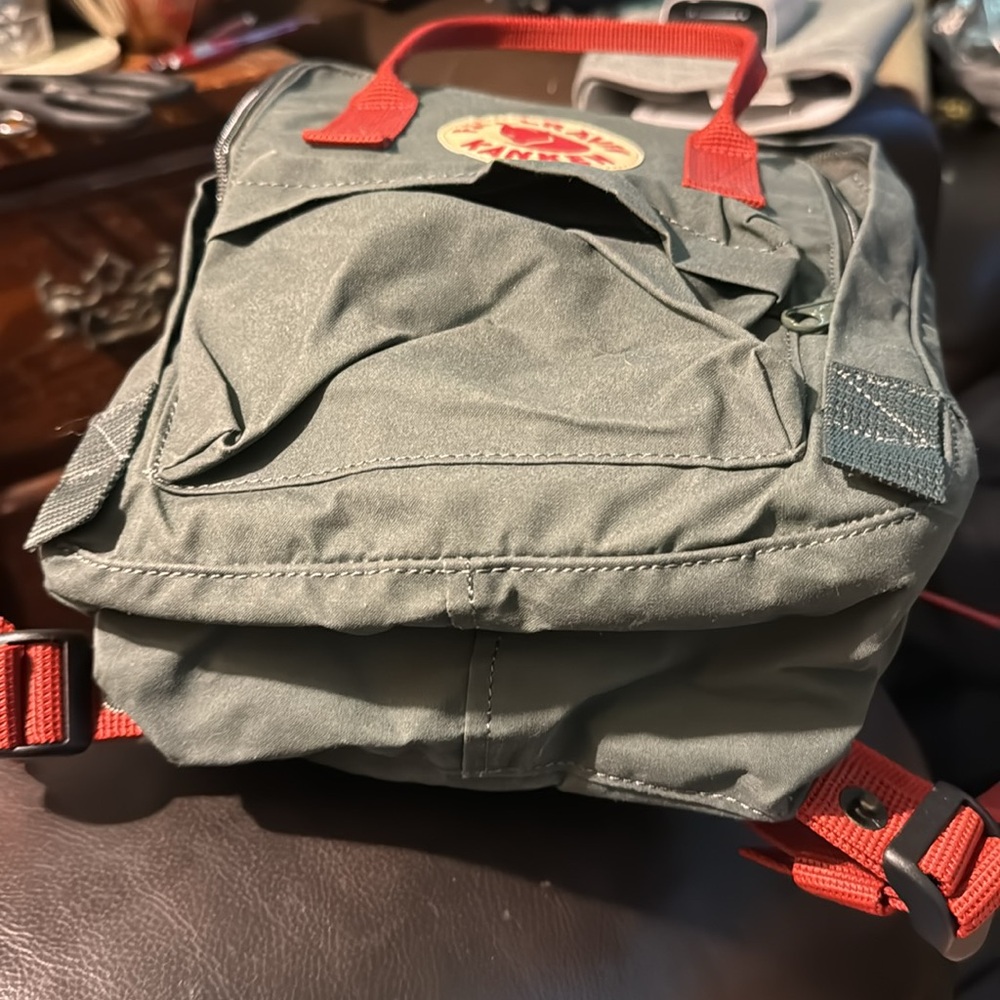 Fjallraven Kanken mini vintage green and red logo backpack - Picture 11 of 16